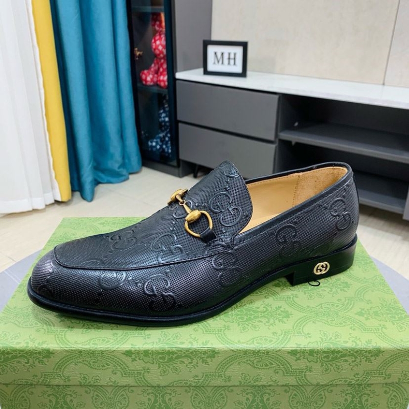 G*u*i leather shoes